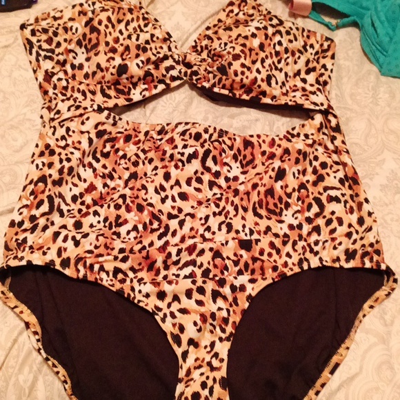 Women's bathing suit - Picture 3 of 6